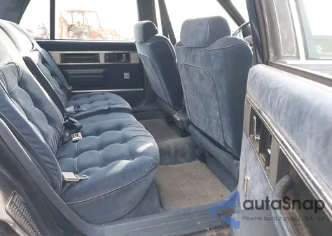 1988 Oldsmobile Delta 88 Royale Brougham z USA, uszkodzony, nr VIN 1G3HY54C1JW370983